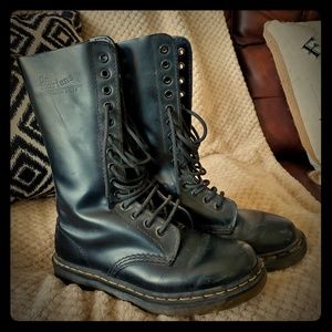 Dr. Martens Mid-calf Boots